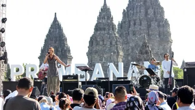 Eksotisme Nonton Jaz di Candi Prambanan, Uber Tiket Presalenya - GenPI.co