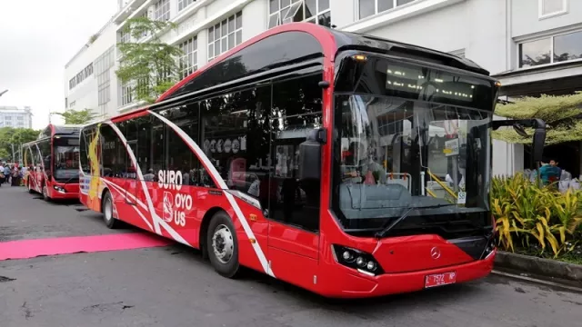 Unik, Naik Suroboyo Bus Bayar dengan Botol Plastik - GenPI.co