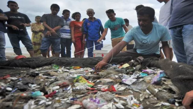 Tangani Sampah Plastik, Pemerintah Gandeng Mitra Global - GenPI.co