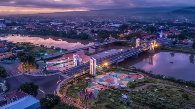 Jembatan Brawijaya jadi Ikon Baru Kediri - GenPI.co