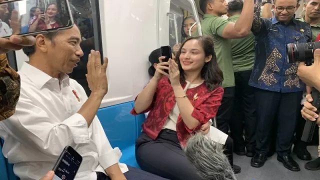 Chelsea Islan Ngevlog Bareng Jokowi di MRT - GenPI.co