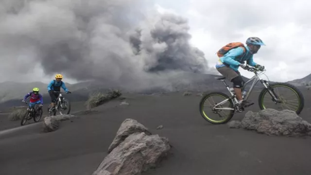 Erupsi Gunung Bromo Tak Pengaruhi Wisatawan - GenPI.co