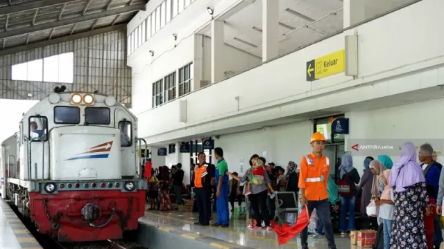 Daop Surabaya Siapkan 174 Perjalanan Mudik Kereta Api Gratis - GenPI.co