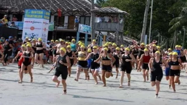Lewati Pantai Tanjung Pesona, Sungailiat Triathlon Digelar Juni 2019 - GenPI.co