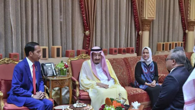 Presiden Jokowi Nikmati Jamuan Khas Timur Tengah Di Istana Raja Salman - GenPI.co
