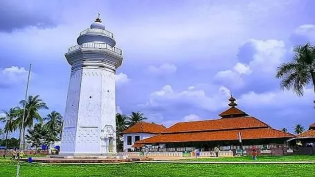 Wisata Banten Lama Dijaga 31 Satpol PP Pariwisata - GenPI.co