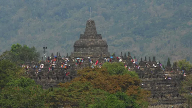 Candi Borobudur Kian Percantik Diri Semakin Go Green - GenPI.co