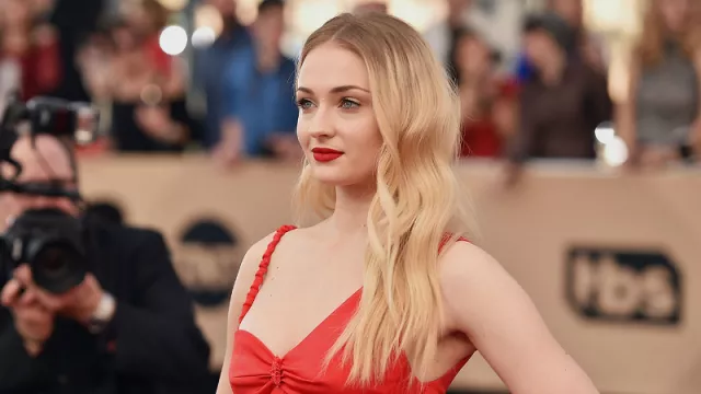 Rahasia Tubuh Seksi Aduhai Sophie Turner, Ternyata Tak Sarapan! - GenPI.co