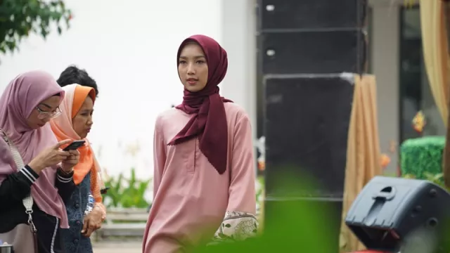 Tren Busana Muslim 2019, Diajeng Lestari: Over Size! - GenPI.co