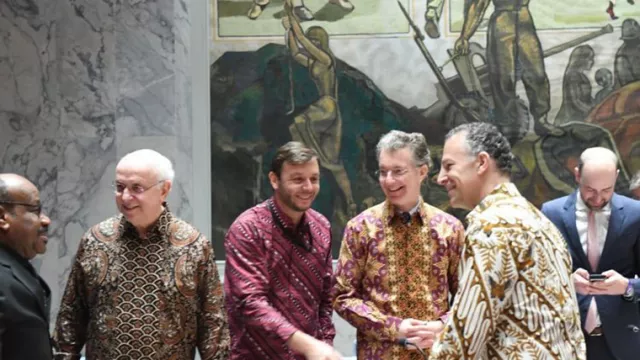 Bangga, Delegasi Sedunia DK PBB Pakai Batik dan Tenun Saat Sidang - GenPI.co