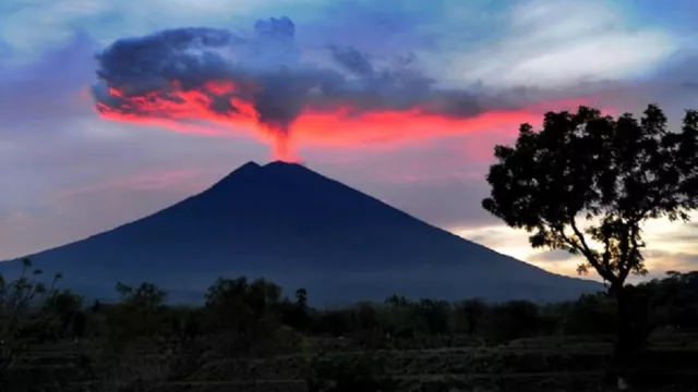 Kembali Aktif, PVMBG Imbau Jauhi Kawasan Kawah Gunung Agung - GenPI.co