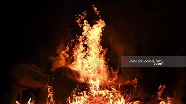 Pertama di Dunia, Prosesi Pembakaran Patung Buddha di Mojokerto - GenPI.co