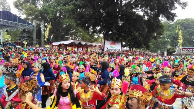 Festival Sindoro Sumbing 2019 Sajikan Parade Budaya Kolosal - GenPI.co