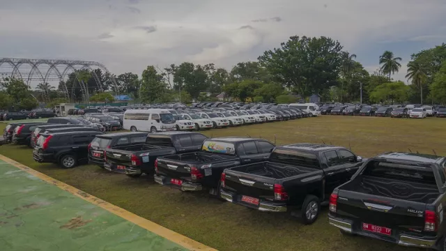 Ratusan Mobil Pejabat Dikandangi di Rumah Dinas Gubernur Riau - GenPI.co