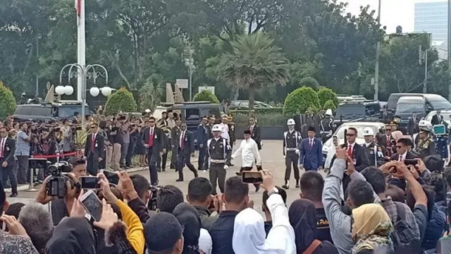 Pemakaman Ani Yudhoyono, Presiden Jokowi Tiba di TMP Kalibata - GenPI.co