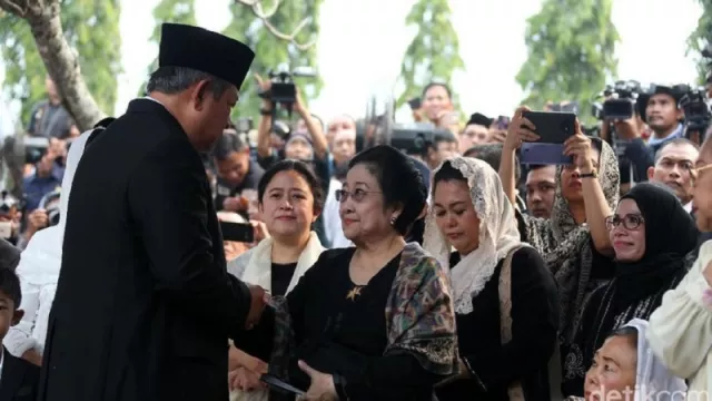 Megawati dan SBY Salaman di TMP Kalibata, Ini yang Dibicarakan - GenPI.co