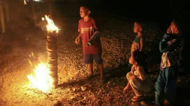 Mudik ke Bengkulu, Kamu Bisa Ikutan Tradisi Bakar Gunung Api Lho - GenPI.co