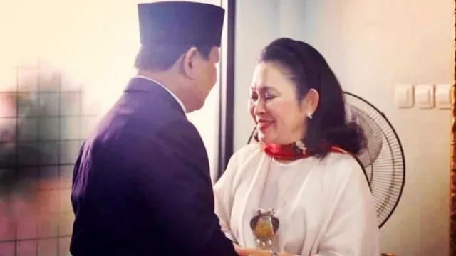 Foto Mesra Prabowo dan Titiek Soeharto Berlebaran Bersama - GenPI.co