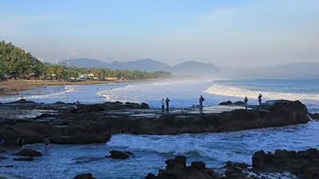 Wisatawan Terserang Sengatan Ubur-ubur di Karanghawu Sukabumi - GenPI.co