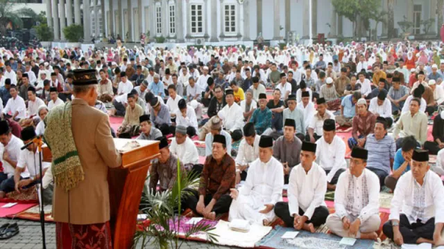 Khotbah Shalat Idul Fitri Isinya Politik, Jemaah 'Walk Out' - GenPI.co