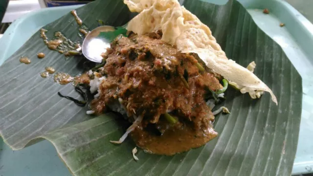 Viral, Makan Pecel Pas Lebaran di Kediri Kena 'Rp36 Juta'! - GenPI.co