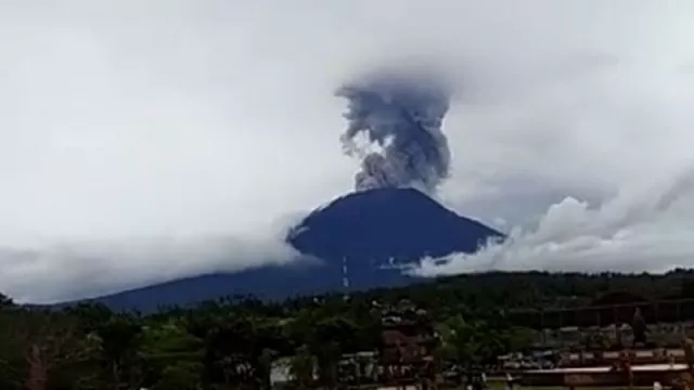 Siaga III, Gunung Agung Keluarkan Lava Pijar - GenPI.co