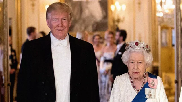 Ratu Elizabeth II Pake Kalung Anti Sial saat Ketemu Trump? - GenPI.co