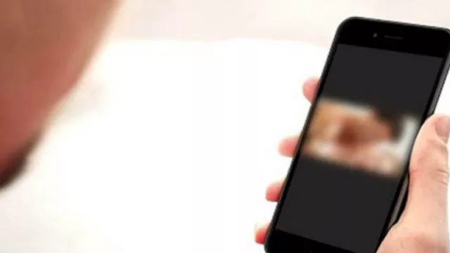 Penelitian : Jempol Bisa Hilang Jika Kelamaan Main Smartphone - GenPI.co
