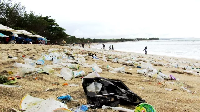 Sampah Plastik Masih Jadi Masalah di Bali - GenPI.co