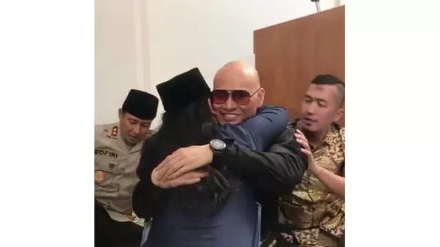 Deddy Corbuzier Menangis Usai Baca Kalimat Syahadat - GenPI.co