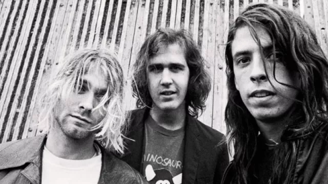 Bikin Nganga, Video Emak-Emak Bersuara Cadas Nyanyi Lagu Nirvana - GenPI.co