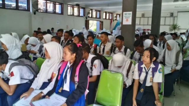 Kadisdik : PPDB Online Jawa Tengah Tak Harus Datang Dini Hari - GenPI.co