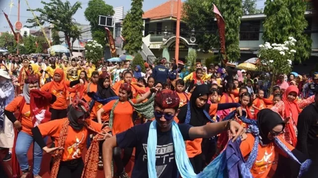 Kirab Budaya Banjaran Mojobangkit Meriahkan HUT Kota Mojokerto - GenPI.co