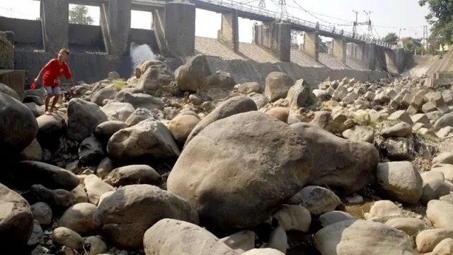 Bendung Katulampa Kondisinya Mengering - GenPI.co Bendung Katulampa Kondisinya Mengering - GenPI.co