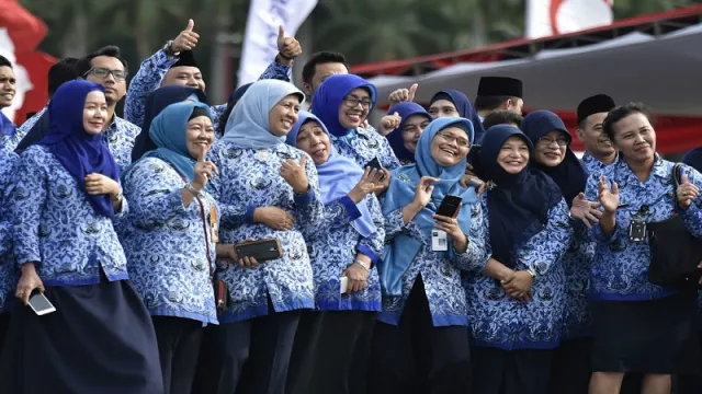 Usai Terima Gaji 13, PNS dan TNI Harus Sumpah Setia Pancasila - GenPI.co