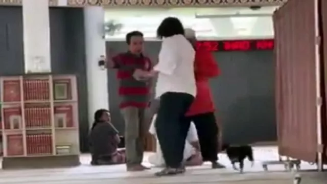 Wanita Pembawa Anjing Masuk Masjid Dirujuk ke RS Jiwa Bogor - GenPI.co