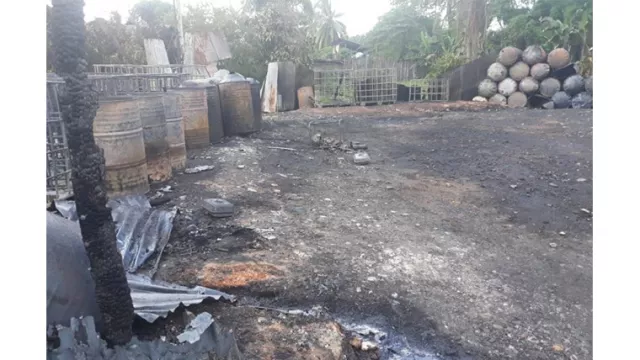 Ribuan Liter Minyak Ilegal dalam Gudang Terbakar di Jambi - GenPI.co