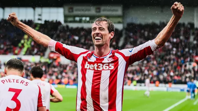 Peter Crouch Umumkan Pensiun sebagai Pesepakbola Profesional - GenPI.co