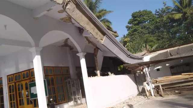 Dampak Gempa Bali Hingga Membuat Bangunan Rusak di Banyuwangi - GenPI.co