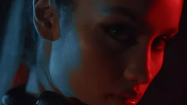 Kerennya Video Klip 'Vida', Cinta Laura Mirip Ariana Grande! - GenPI.co