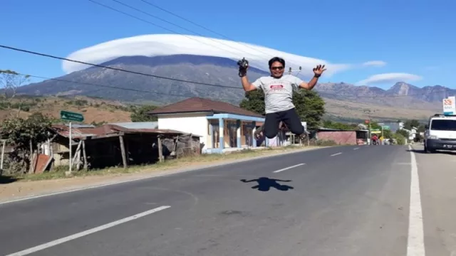 Netizen Ramai-ramai Kagumi Fenomena Topi Awan Gunung Rinjani - GenPI.co