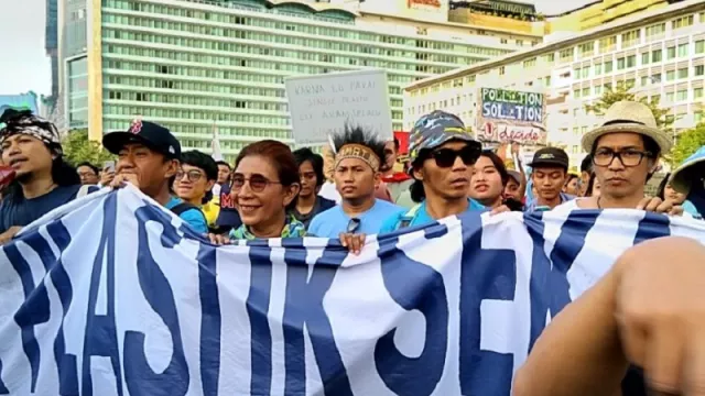 Menteri Susi dan Ridho Slank Demo Tolak Sampah Plastik di Monas - GenPI.co