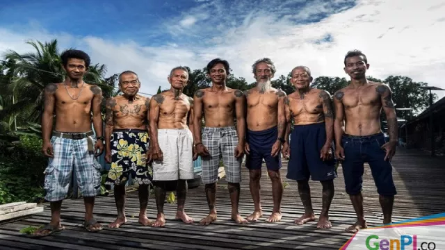Ekpedisi Melestarikan Tradisi Budaya Tato Suku Dayak - GenPI.co