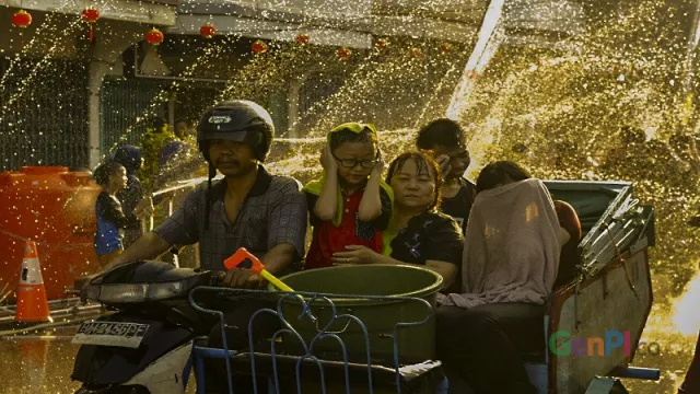 Festival Perang Air di Riau Magnet Bagi Wisatawan - GenPI.co