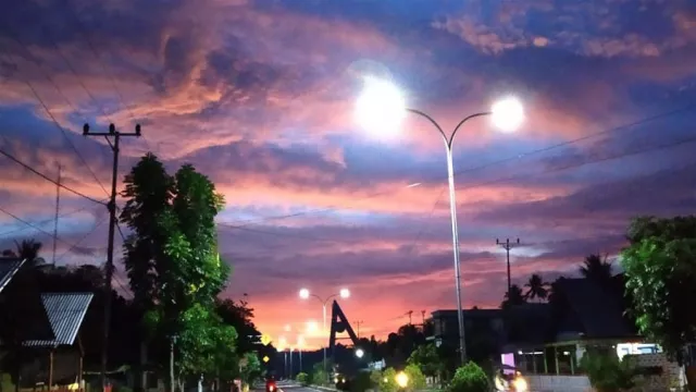 Jalanan Benderang, Wisata Malam di Kota Tilamuta Makin Nyaman - GenPI.co