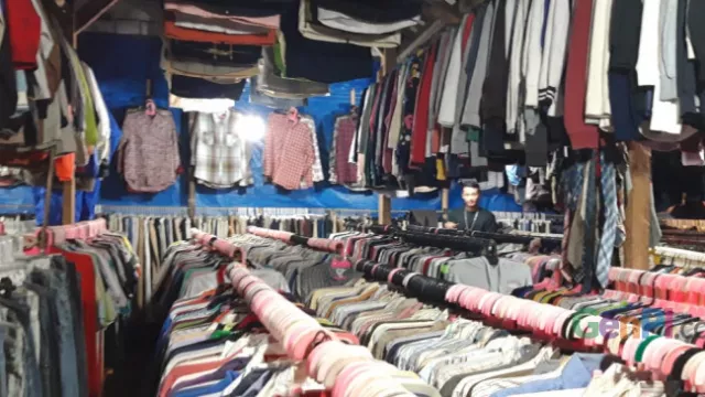 Berburu Barang Branded di Pasar Owol Parakan - GenPI.co Berburu Barang Branded di Pasar Owol Parakan - GenPI.co