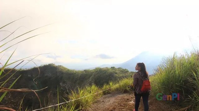 Kawah Gunung Mahawu Sajikan Pemandangan Eksotis - GenPI.co