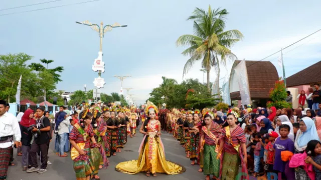 Begini Euforia Parade Budaya FPBN 2019 di Sepanjang Jalan Praya - GenPI.co