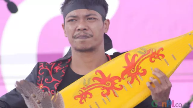 Festival Crossborder Ikut Memperkenalkan Alat Musik Tradisional Kalimantan, Sape - GenPI.co
