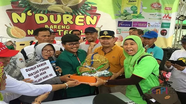 Durian Seberat 8,6 Kg Ini Dilelang di Festival Durian Tegal - GenPI.co